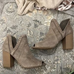 Open toe heeled booties